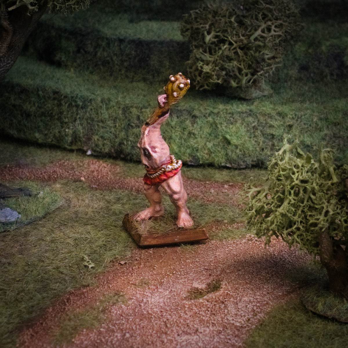 Trunkman with club/mace